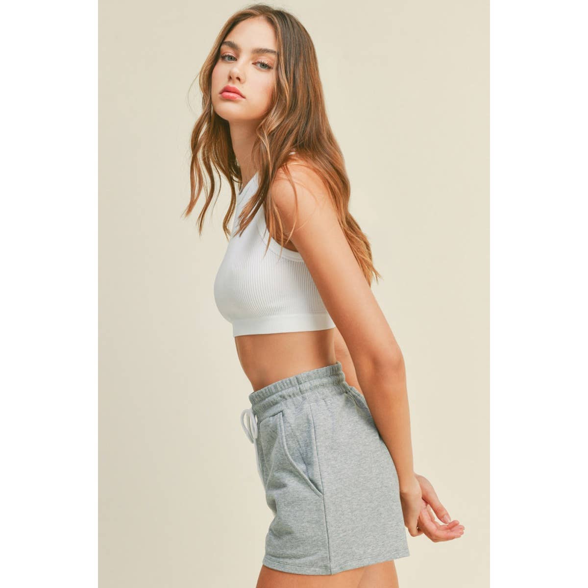 RIBBED ROUND NECK CROP SEAMLESS TANK TOP