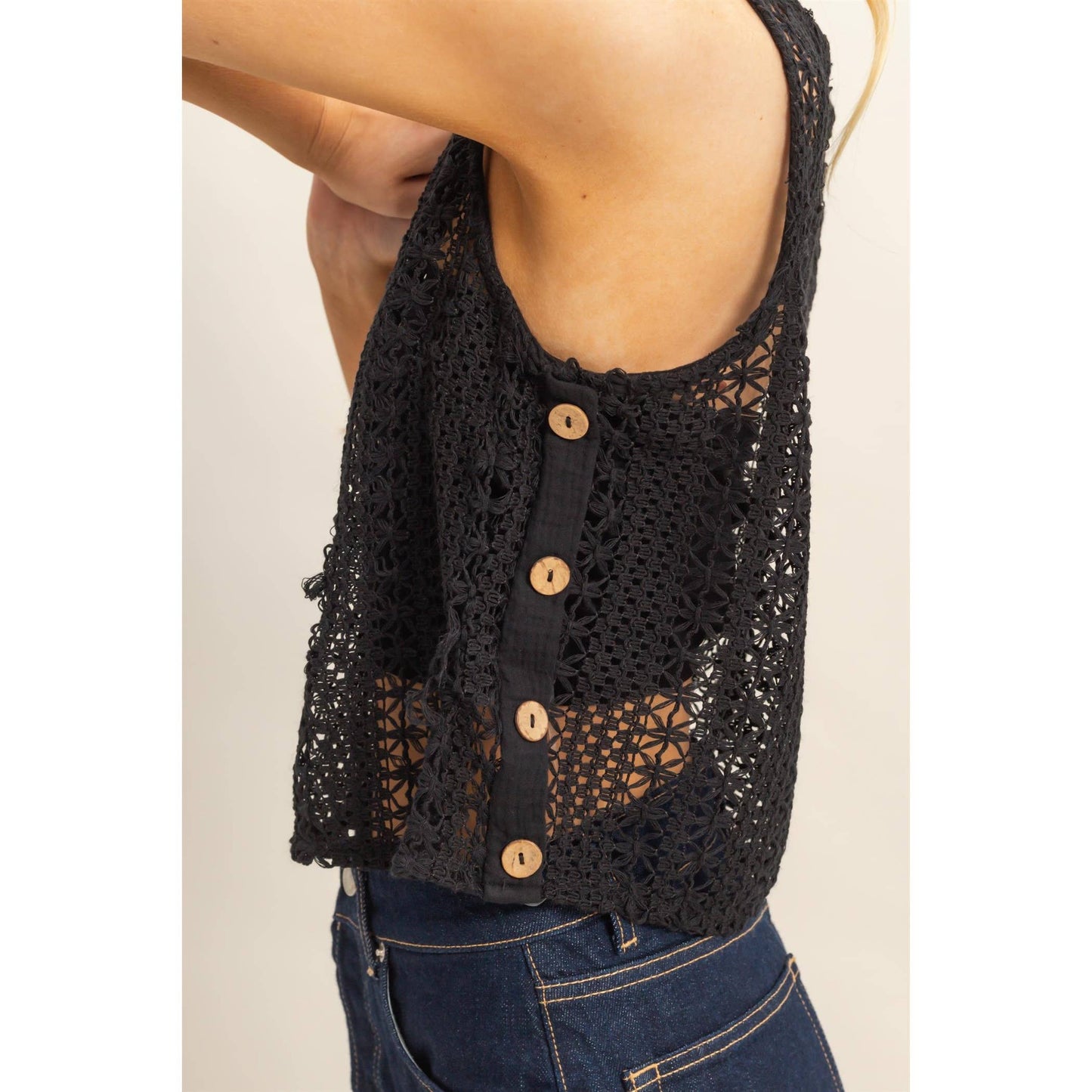 HF25C657-Sleeveless Crew Neck Crochet Top